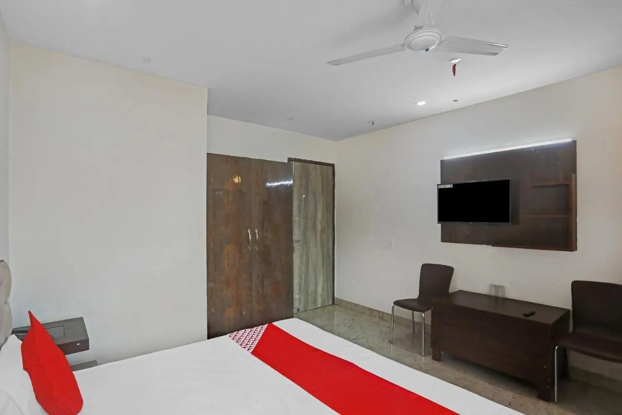 Spot On Mahalakshmi Inn Near Lotus Temple Delhi  India